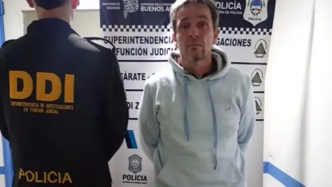 Sacó a pasear a su perro y un mendigo lo mató de una puñalada por no darle dinero