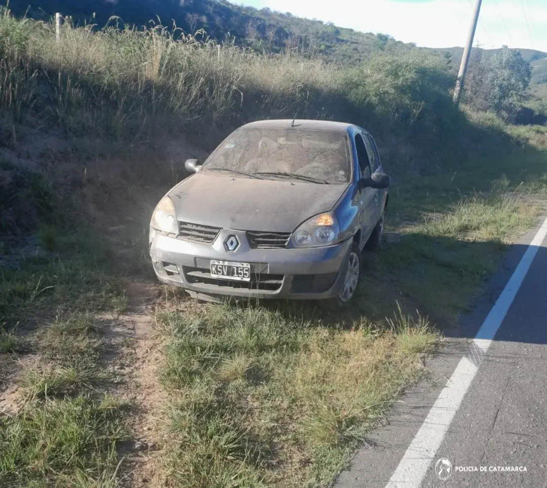 Salió a un costado de banquina y chocó contra un terraplén