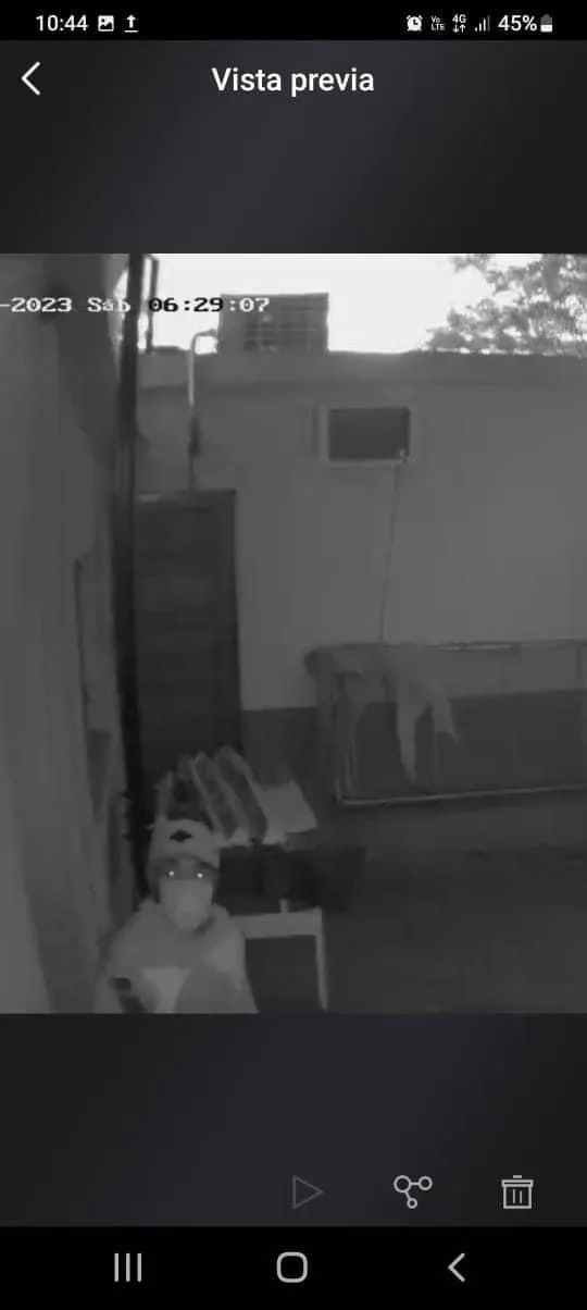 Sangrienta pelea entre hermanos: casi lo mata a machetazos