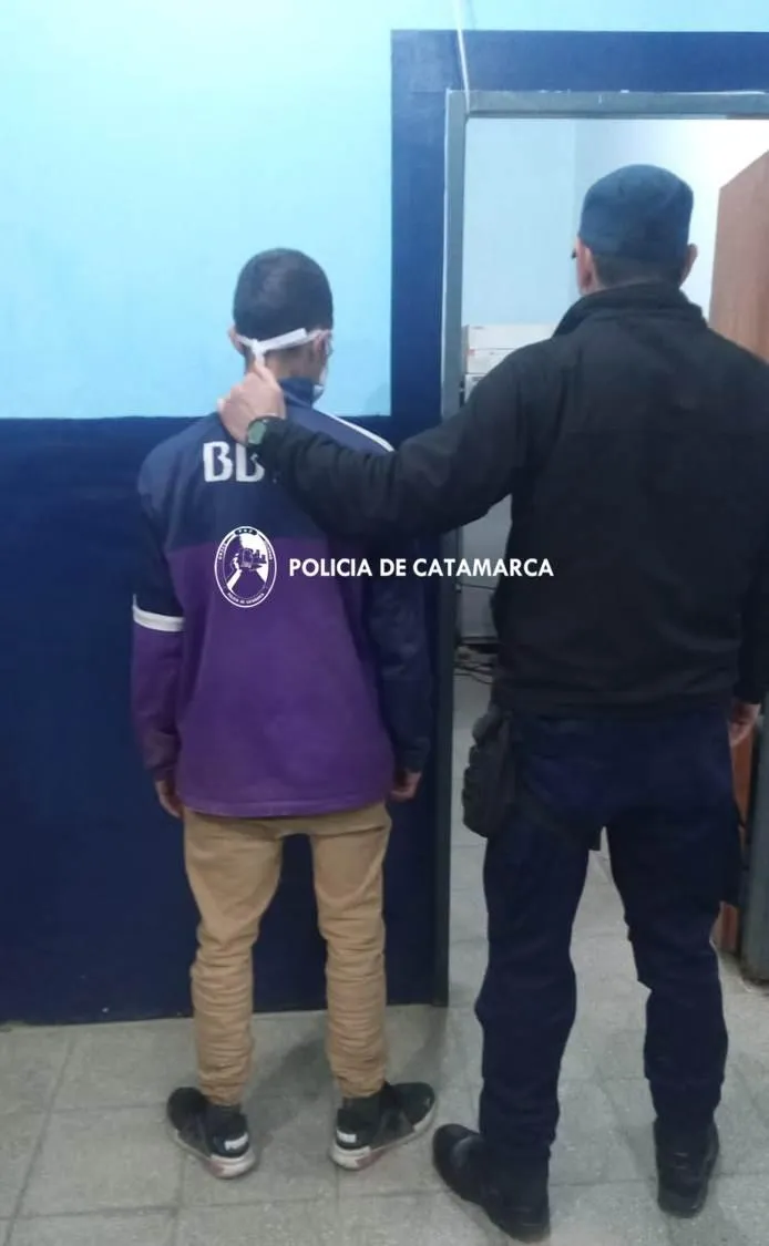 Se cayó el techo de la casa y ella protegió a sus hijos