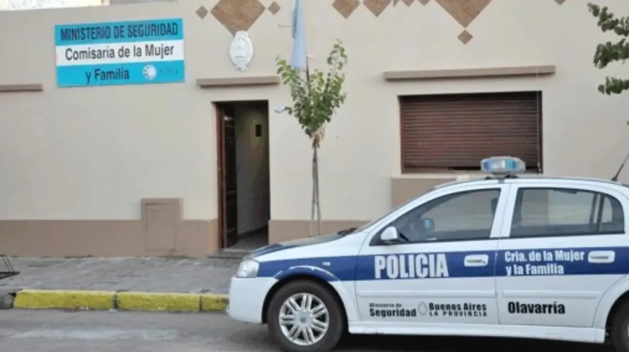 Se durmió con los lentes de contacto puestos y un parásito come carne le devoró un ojo