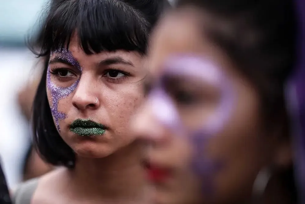 Se hartó de los ruidos sexuales y les dejó una carta a sus vecinos: “Se ve todo lo que pasa en la ducha”