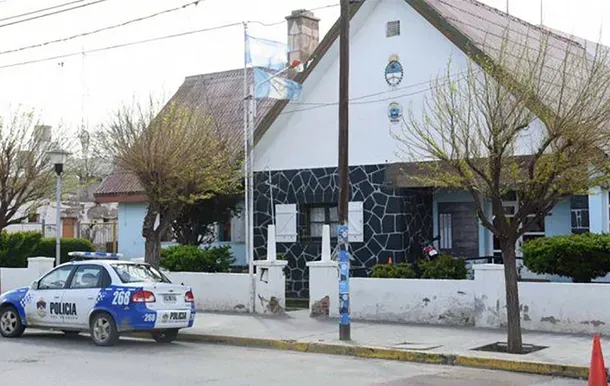 Se incendió un auto en una playa de estacionamiento