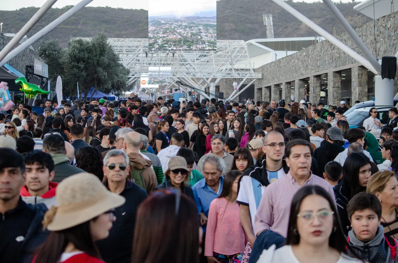 Se incendió una vivienda: una mujer fue hospitalizada