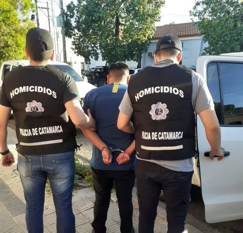 Se inundó la casa de Gran Hermano, Ariel estalló de furia y fue a hablarle al espejo del jardín
