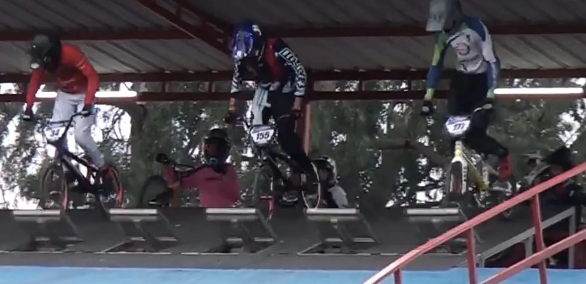 Se le rompió la moto, pidió ayuda y se la robaron