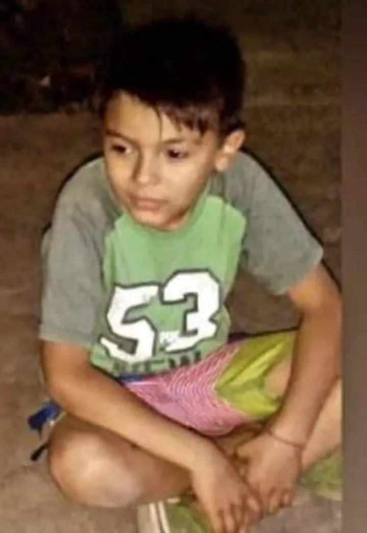 Se transformó en un ‘dragón sin género’ y ahora sufre el rechazo de su familia