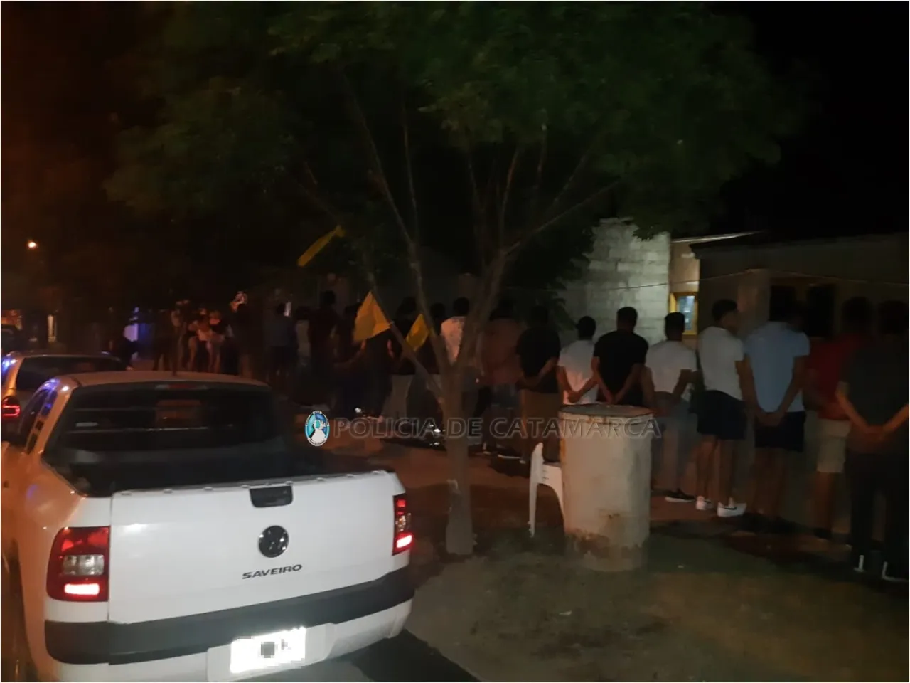 Sin advertir que estaba en vivo, Gallardo pasó varios segundos peinándose