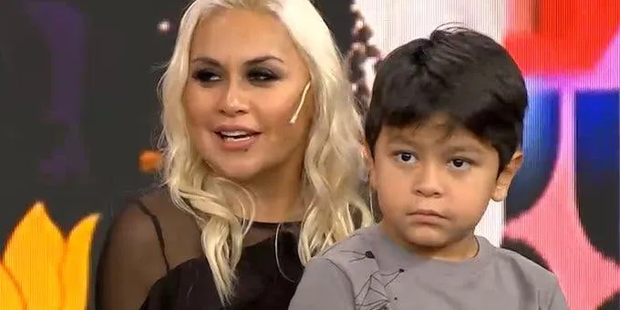 Sofía Jujuy Jiménez casi queda desnuda hablando de su ex