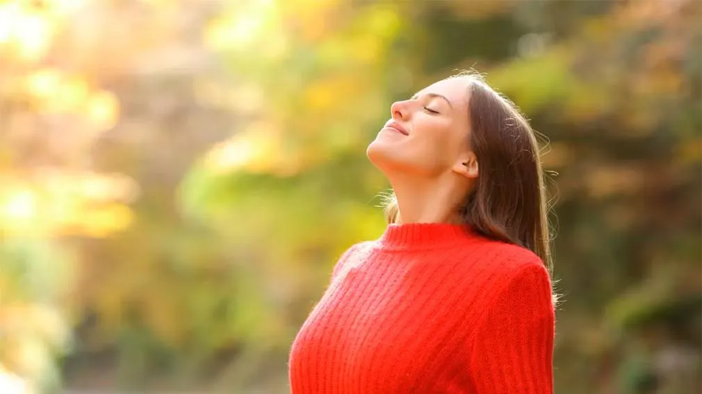 Soñó que su hermana la mataba y al día siguiente vio algo aterrador en su cuello