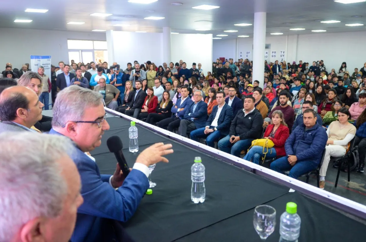 Sorprendieron a un sujeto que caminaba por los techos