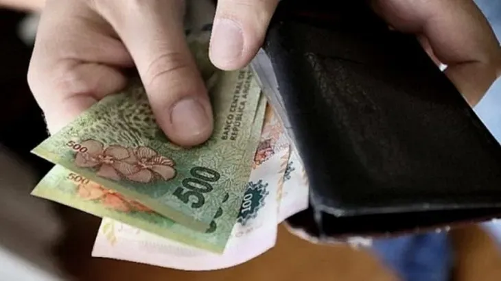 Sueldo empleada doméstica: paso a paso para cobrar el subsidio de casi 23.000 pesos