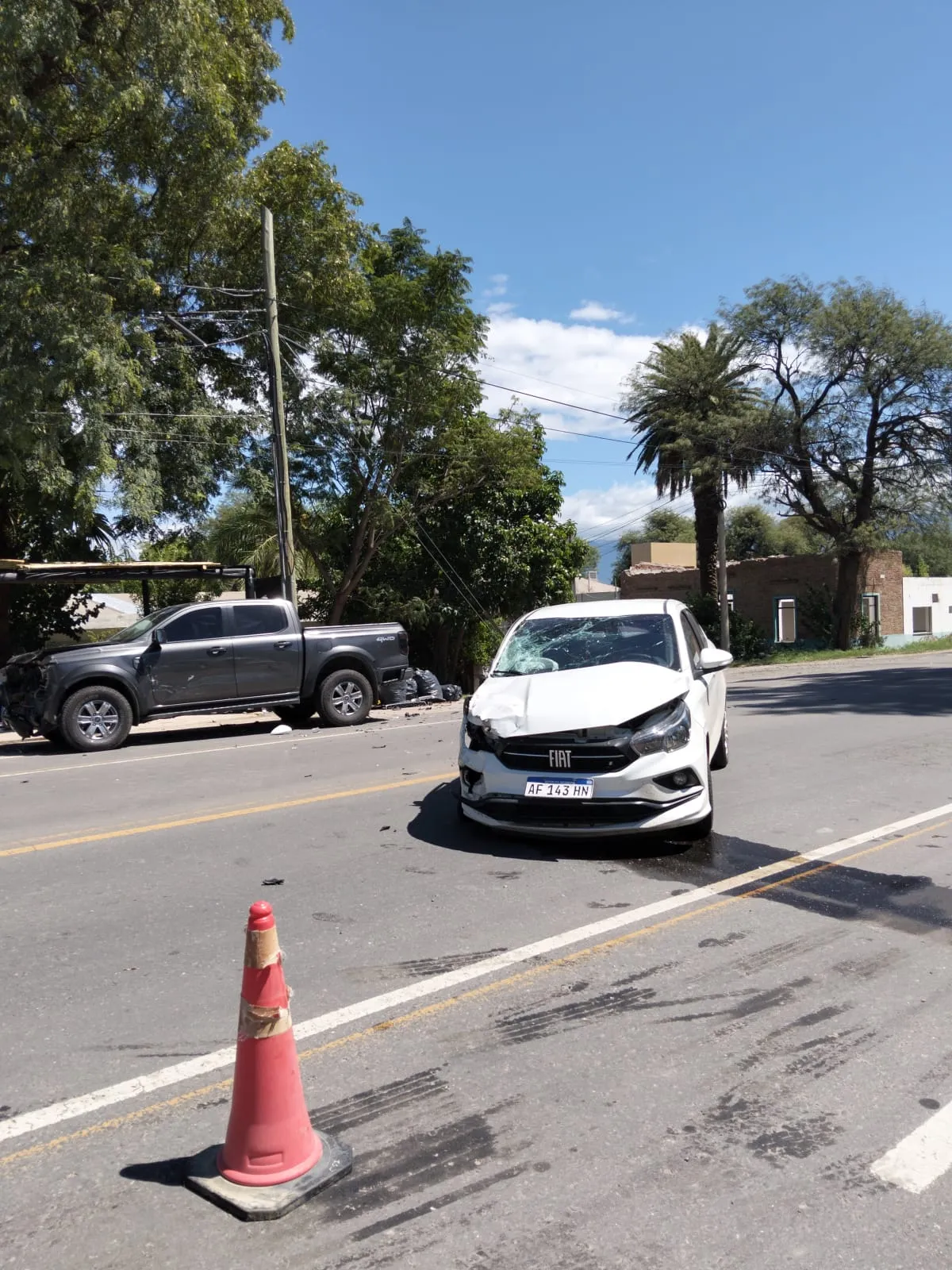 Sujeto golpeó salvajemente a dos hombres