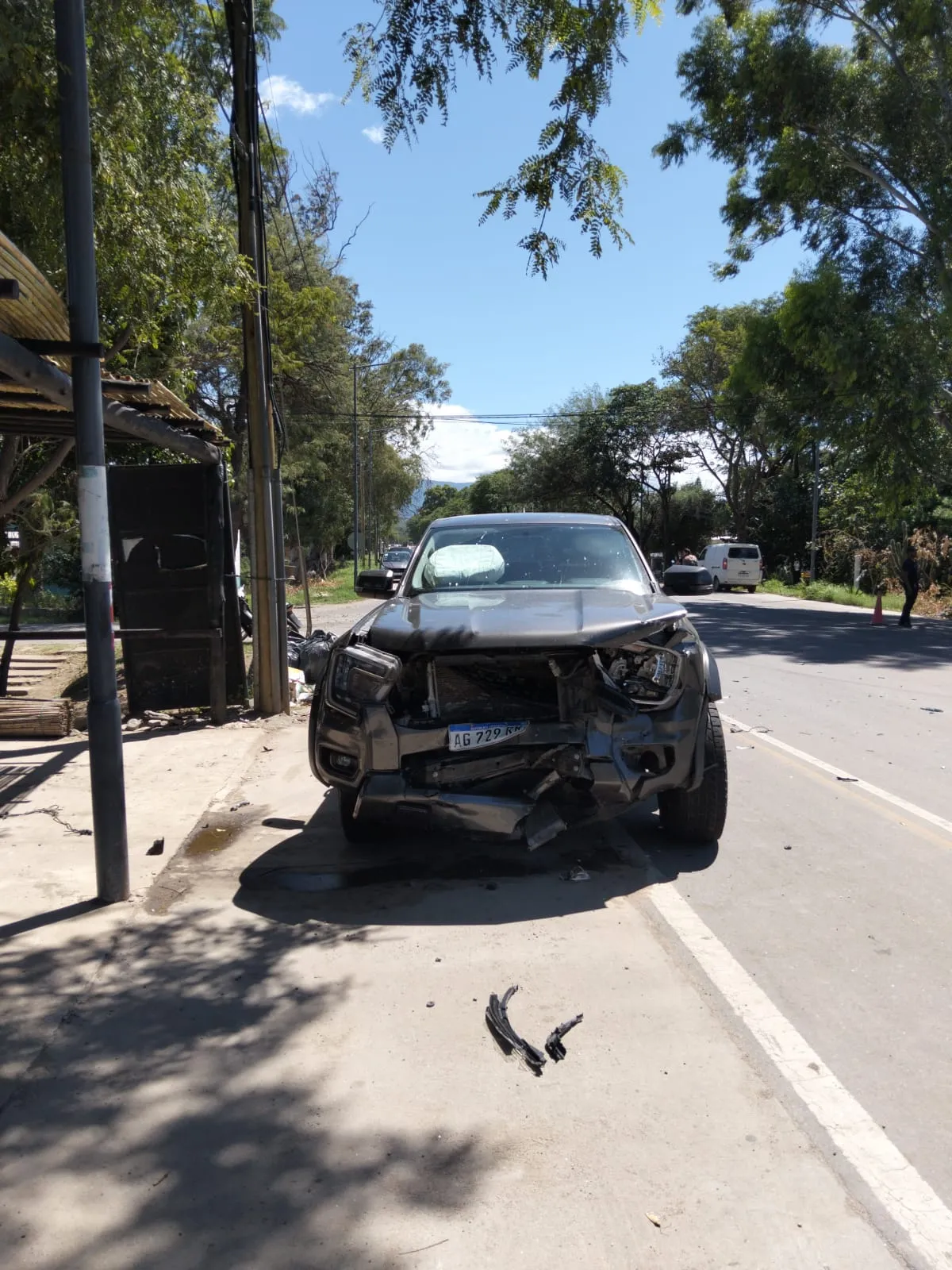 Sujeto golpeó salvajemente a dos hombres