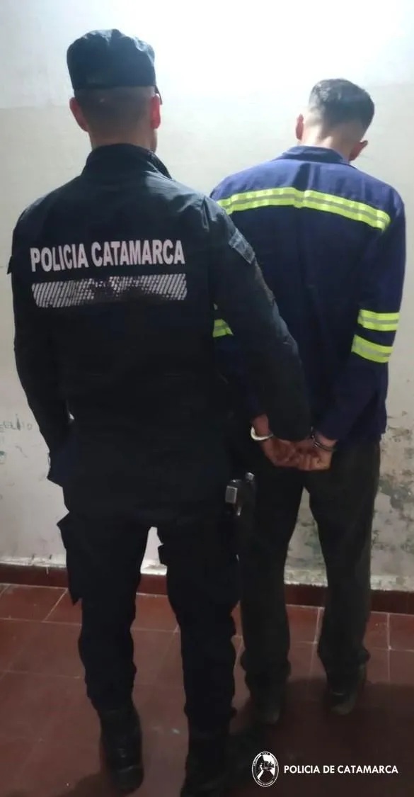 Sujeto hostigaba por WhatsApp y perseguía a una mujer