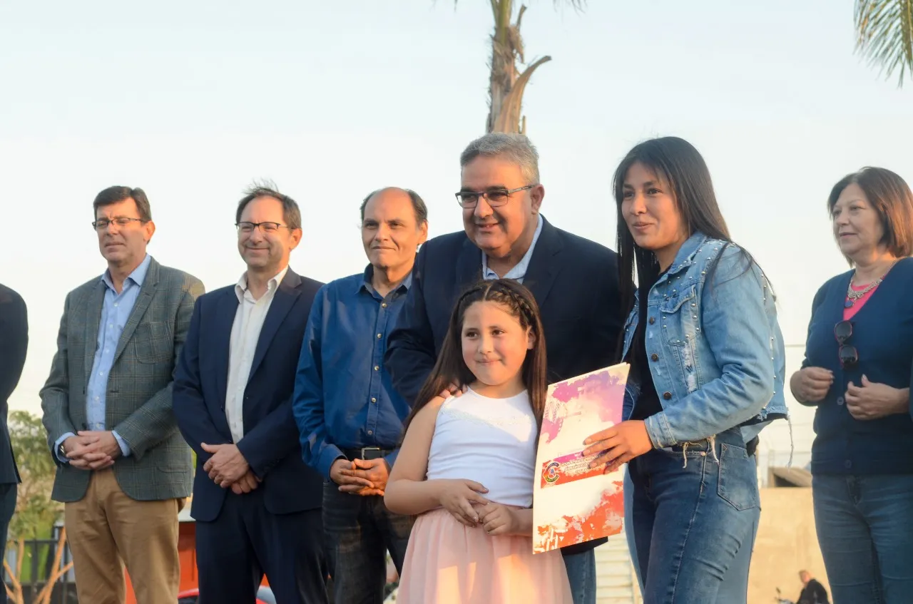 "Tan solo escribo para sacarle la careta, la dignidad de un pueblo no se tapa con el humo"
