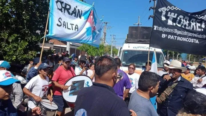 “Te tirás o te tiro”: encontro a su hija de 14 años en la cama con su novio y lo empujó del séptimo piso