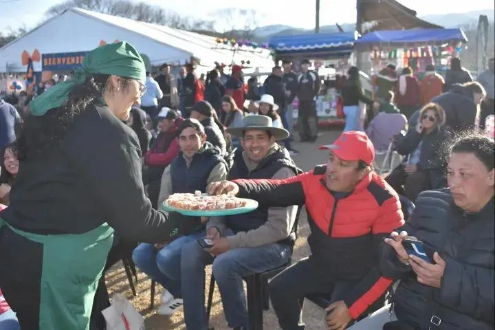 Tensión por un joven que amenazaba con saltar desde un primer piso