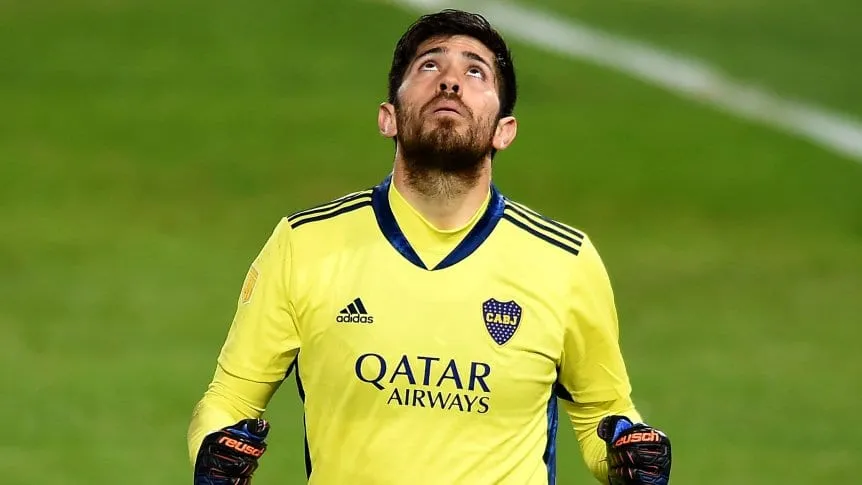 Tiene 12 gallos, su vecina no puede dormir y temen que los hagan al escabeche