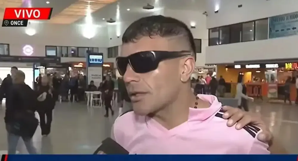 Tiene 61 años, golpeó a un hombre de 76 y le robó más de $600 mil
