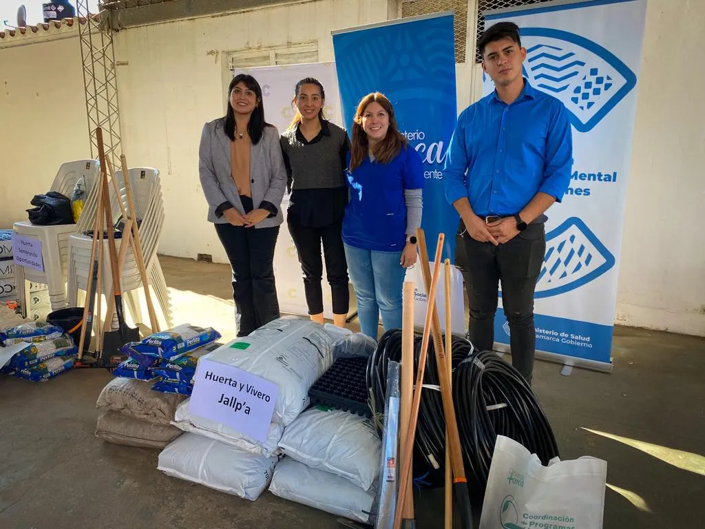 Tiene una cintura a 30 centímetros y se volvió viral tras dar a conocer su rara condición