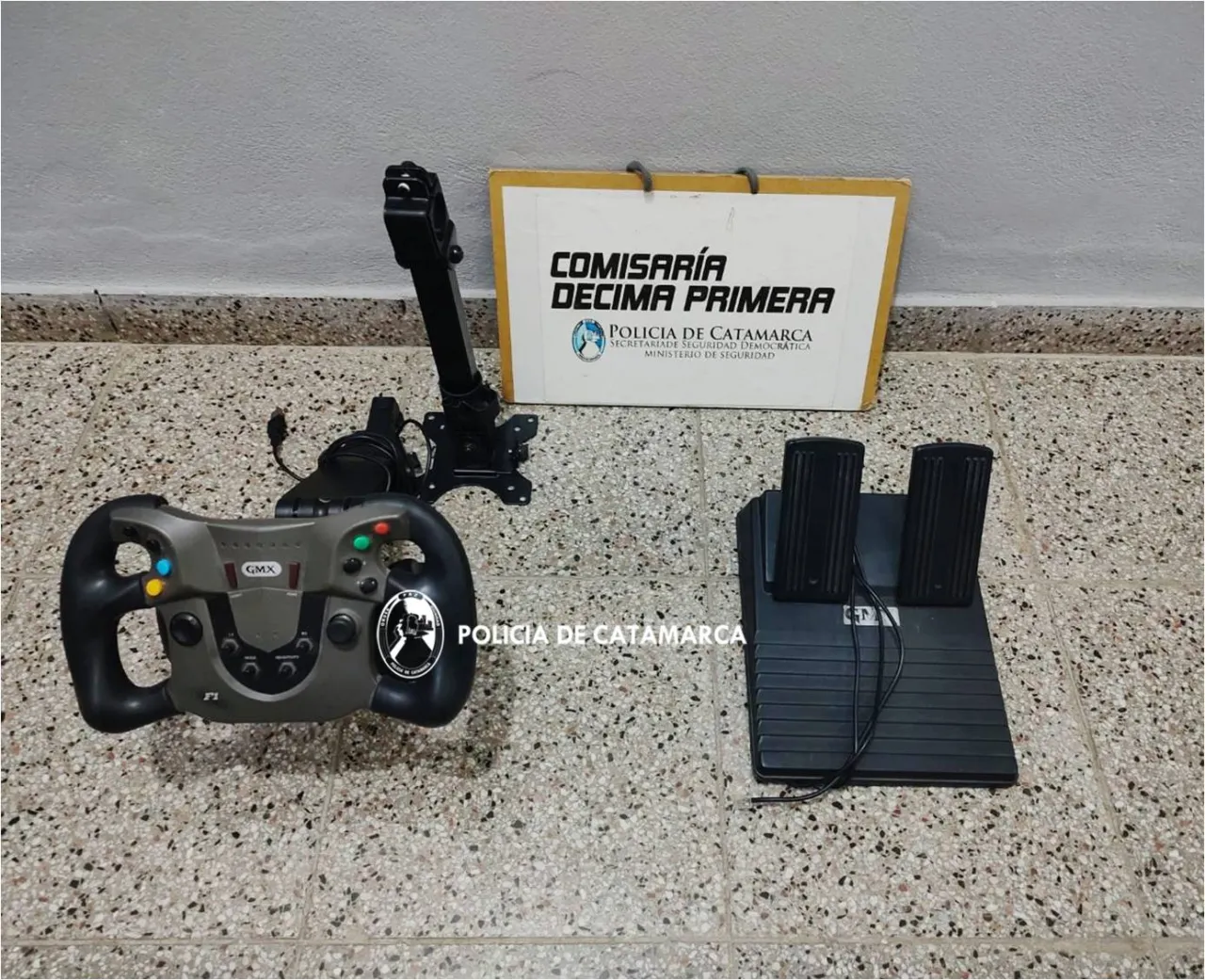 Tomaron un remís e intentaron robarle el celular al chofer
