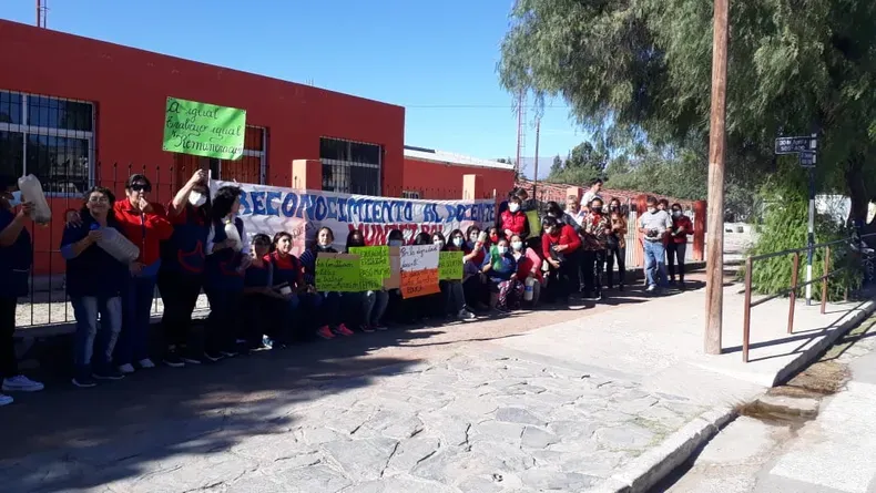 Trabajadores cortaron ruta nacional 157