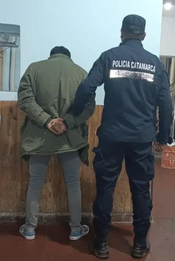 Tras un siniestro vial, arrestan a un hombre y secuestran un automóvil