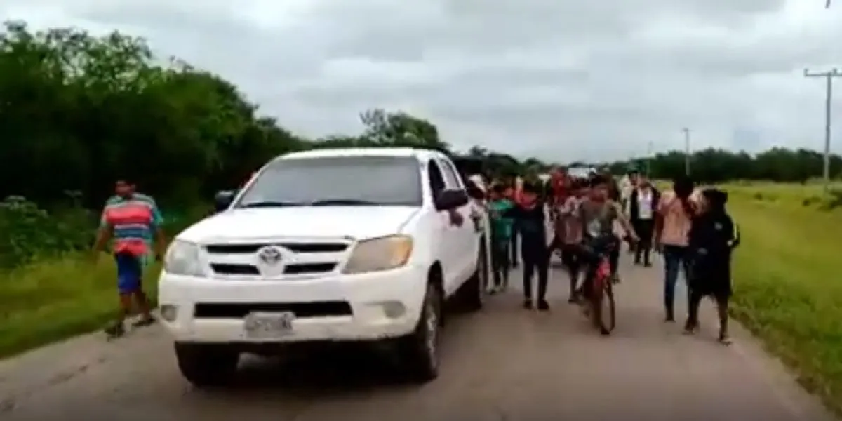 Tres mujeres y un hombre tomaron éxtasis y tuvieron relaciones en la vereda
