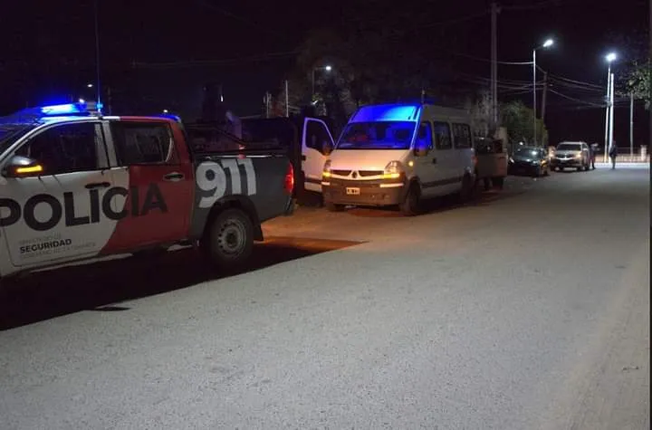 Tucumán: un camión que transportaba vehículos chocó y mató a dos mujeres motociclistas