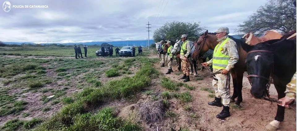 Tucumano manejaba distraído y quedó incrustado en cemento fresco