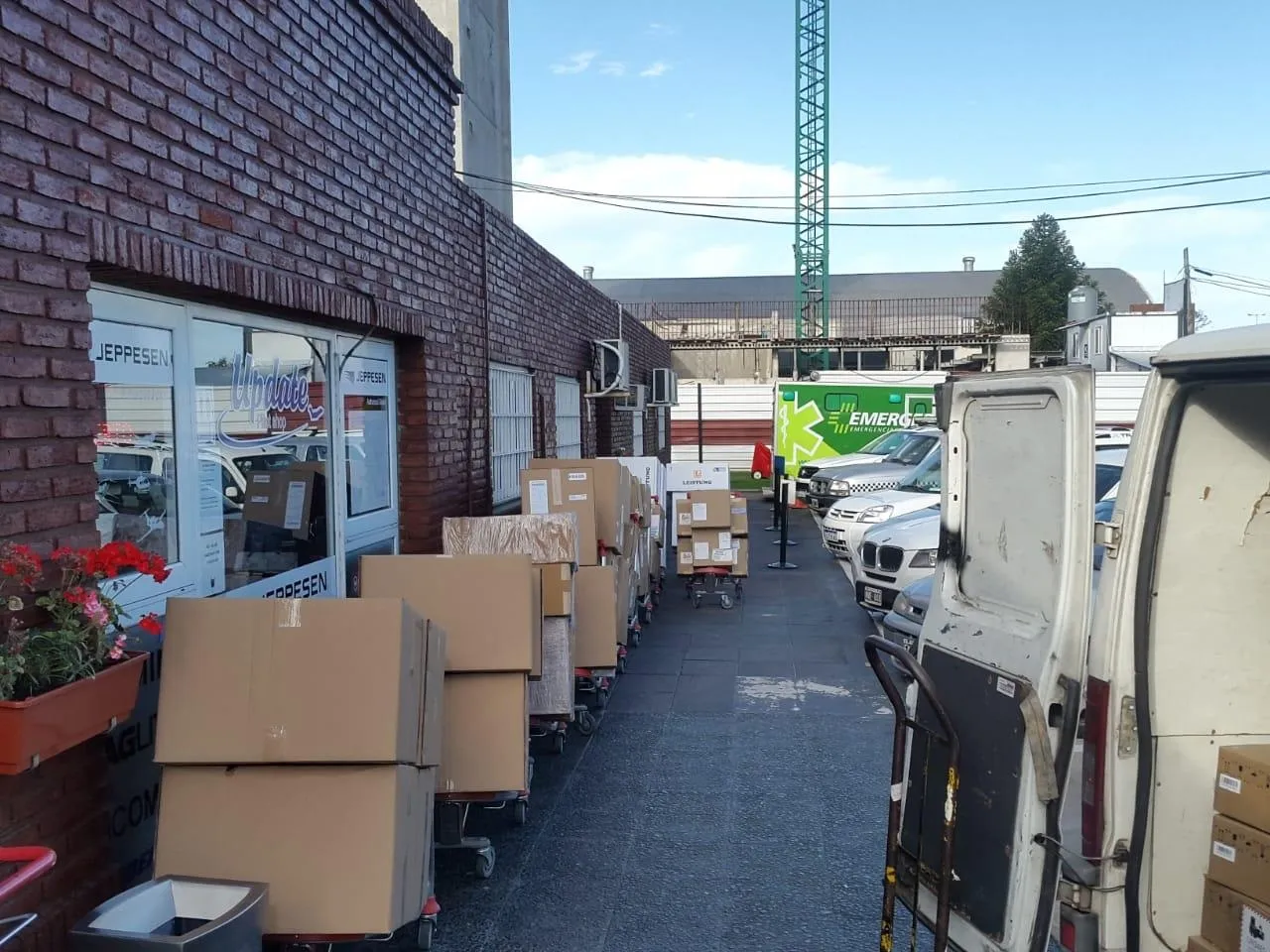 Tucumano volcó con una camioneta que llevaba $30 millones en cocaína oculta en las ruedas