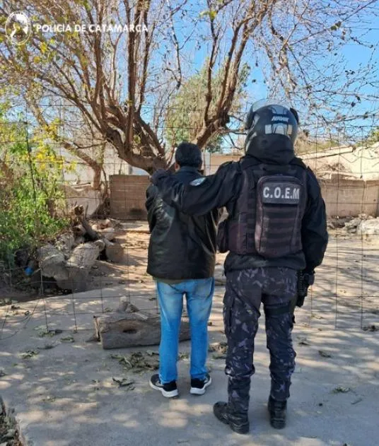 Turista incosciente subió con su camioneta a una laguna congelada en la zona de los Seismiles