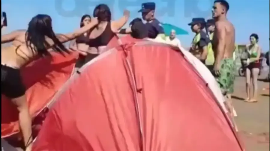 Turistas protagonizaron un violento vuelco