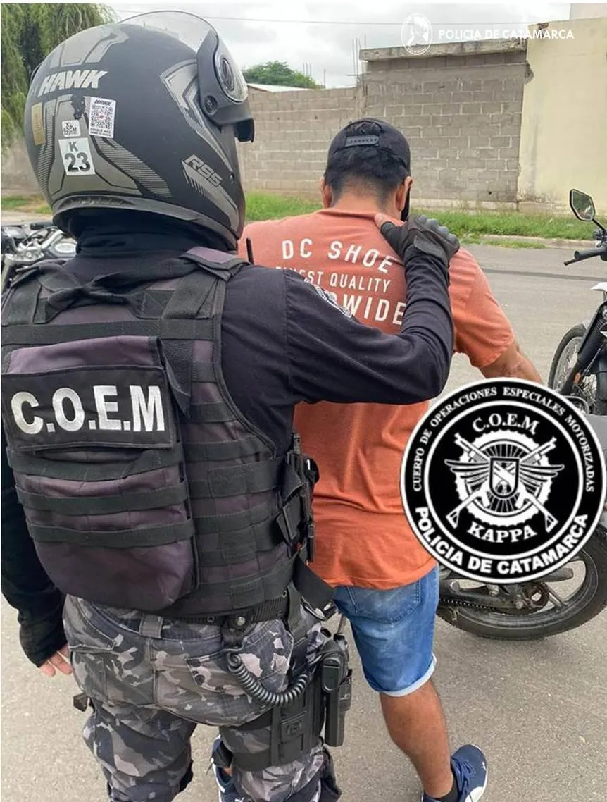 Un adolescente de 16 años chocó a un motociclista