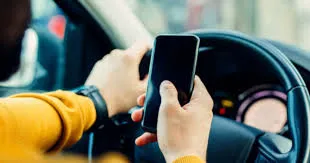 Un automovilista los chocó y se dio a la fuga