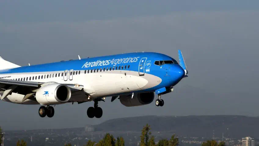 Un avión aterrizó de emergencia por una amenaza de bomba