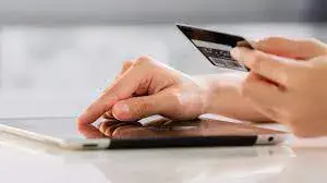 Un banco y una tarjeta deberán indemnizar por el daño moral y psicológico contra un cliente