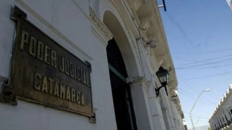 Un bebé de un año murió tras caer de un cuarto piso mientras su mamá dormía