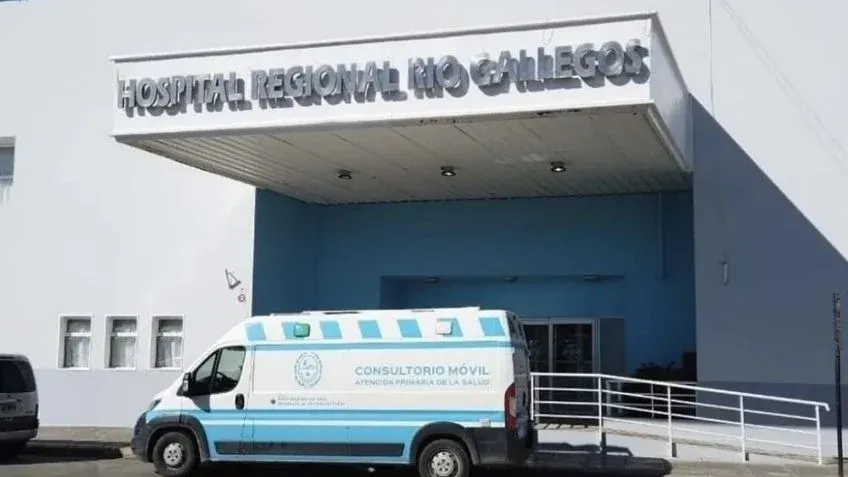 Un chico de 13 años murió después de que dos compañeros lo golpearon y le saltaron sobre la espalda