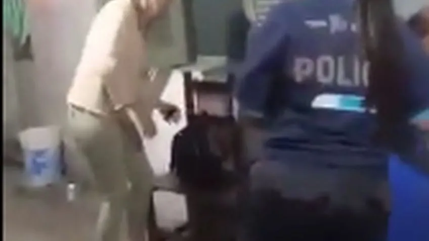 Un conductor le puso un barbijo a la patente para evitar una fotomulta