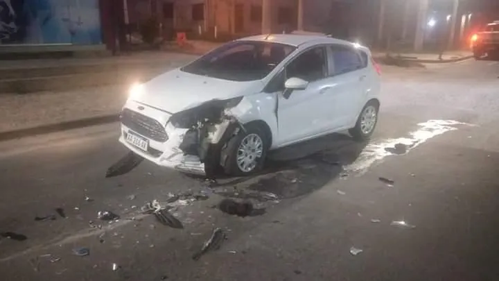 Un delincuente se cayó de la moto mientras intentaba escapar de un robo y se disparó a sí mismo