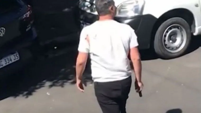 Un grupo comando asaltó una comisaría, robó las armas y escapó en un patrullero