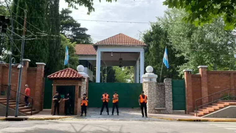 Un grupo de padres protagonizó una violenta pelea en un partido de fútbol de chicos