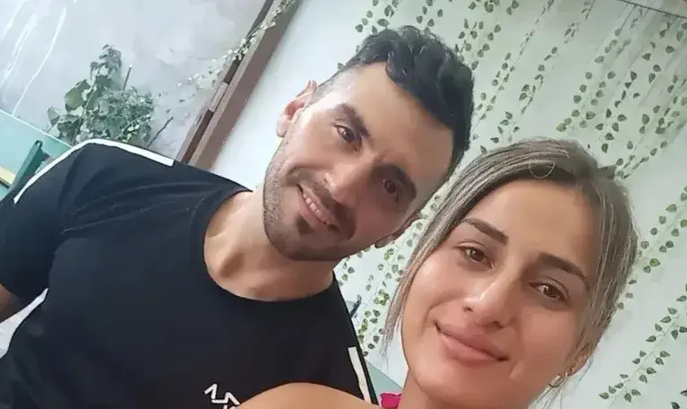 Un hombre atacó a su pareja y a su hija dentro de un auto y después se suicidó