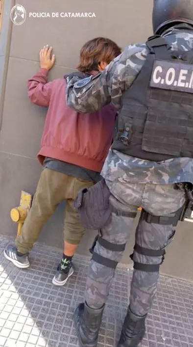 Un hombre de 33 años agredió a su expareja de 42 y al actual de 20