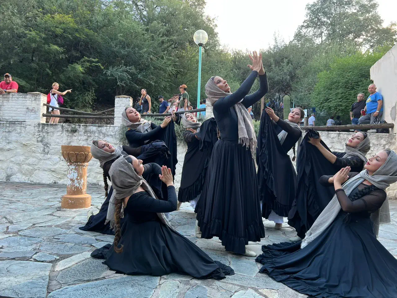 Un imponente concierto coral y una dramatización en danza en la Quebrada se ganaron el asombro del público durante el viernes santo