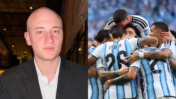 Un joven de traje a la izquierda y un festejo de jugadores de la selección argentina a la derecha.