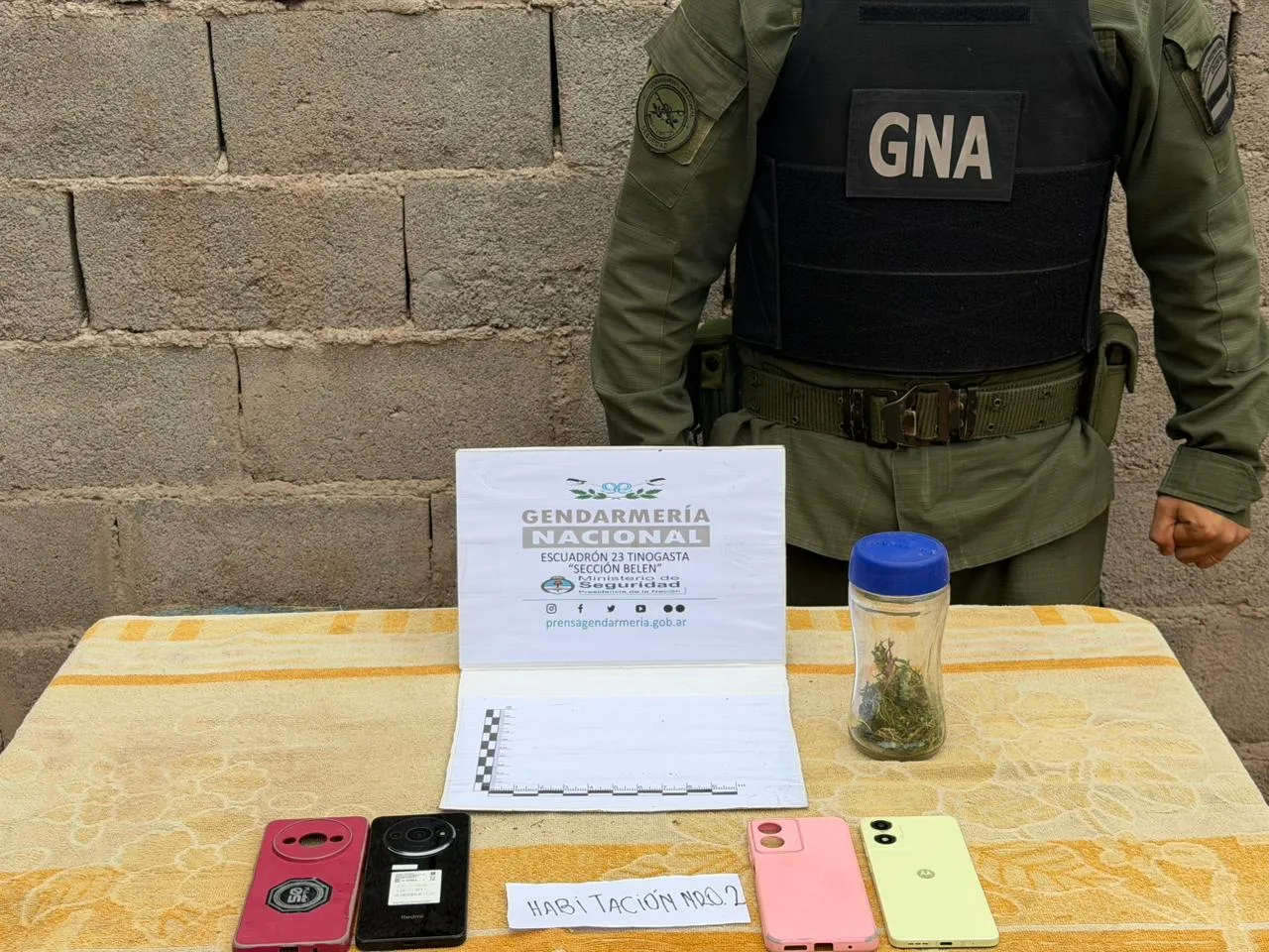 Un joven extrajo un arma en medio de una fiesta y le disparó a una chica