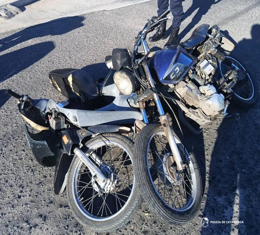 Un mecánico estaba arreglando el colectivo en la ruta, se le cayó encima y murió aplastado